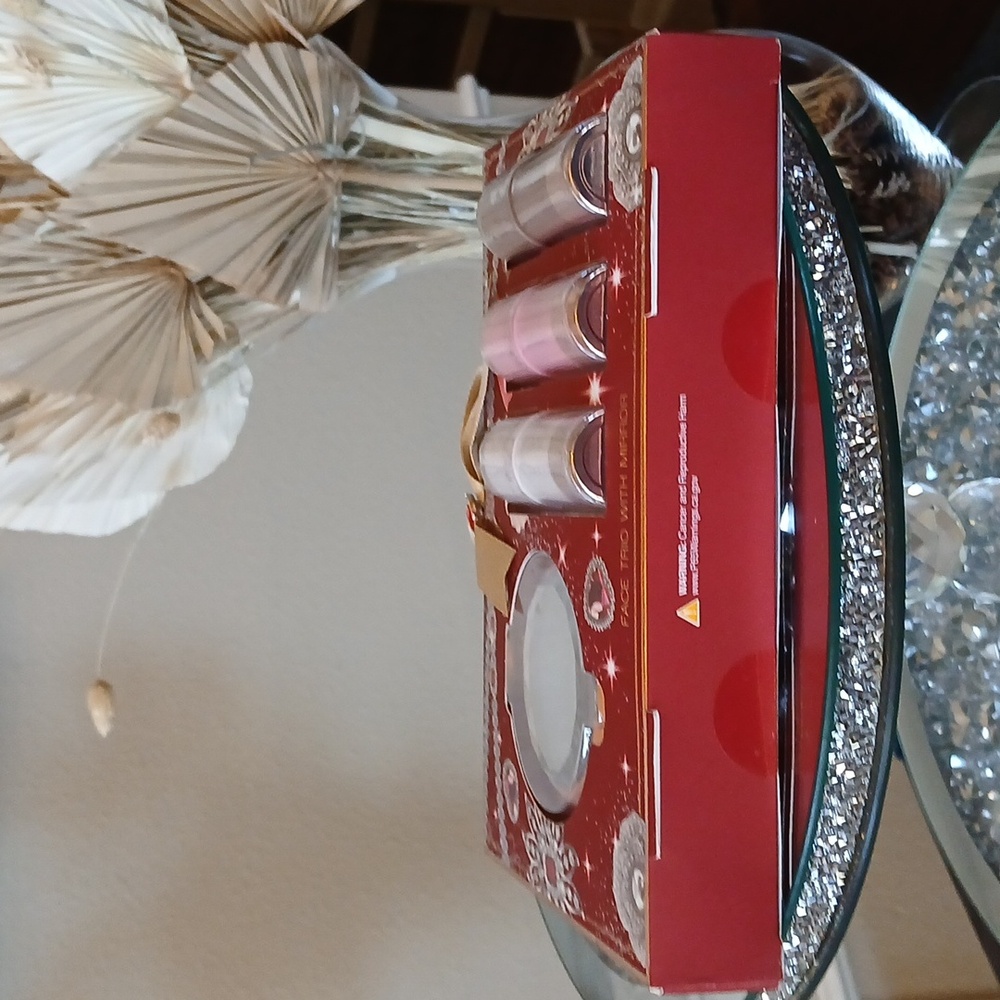 New Badgley Mischka Blush Makeup Trio Set With Compact Mirror Full Size - Picture 14 of 17